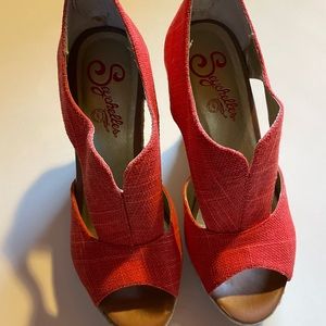Seychelles size 6 orange wedges